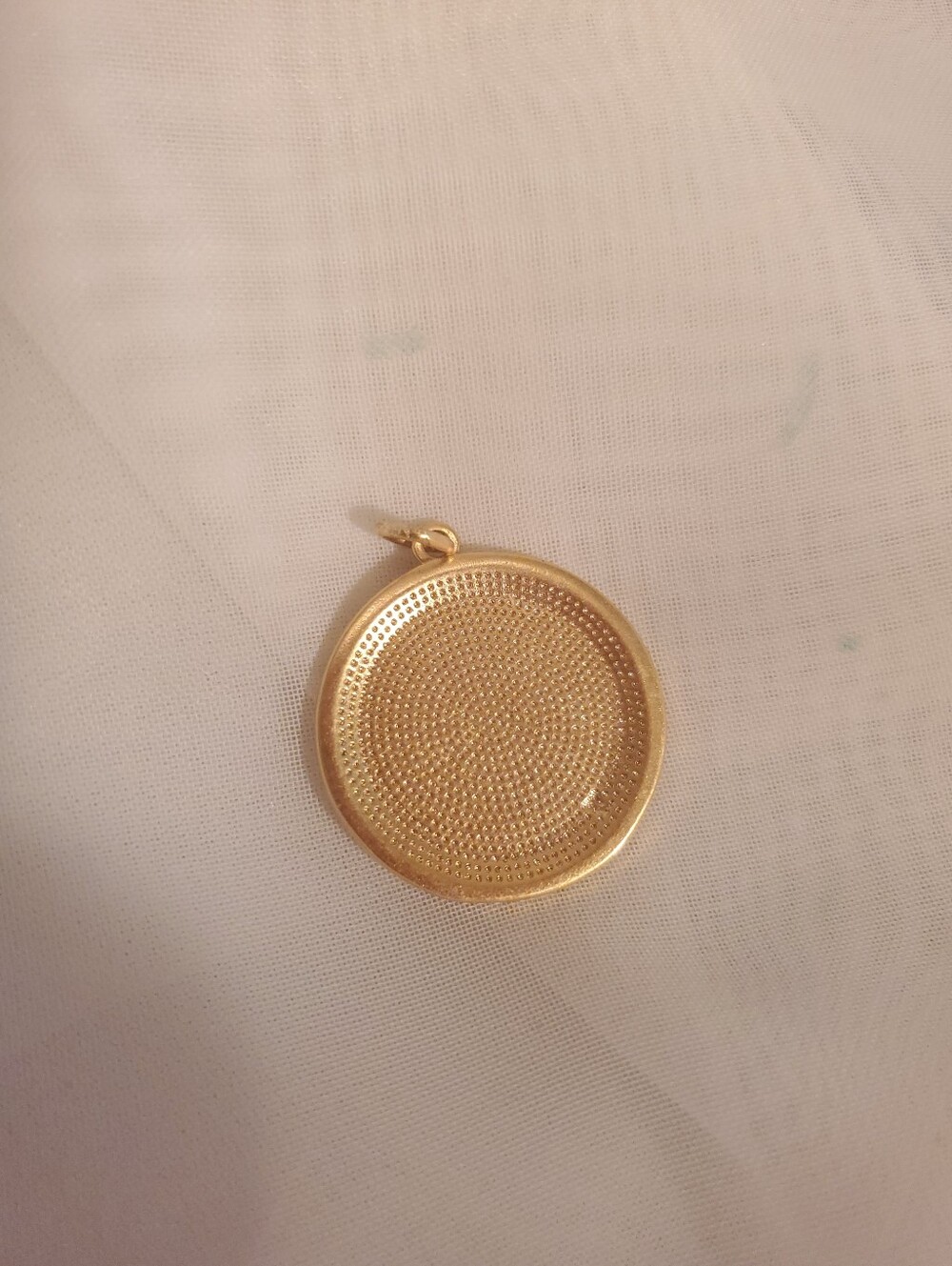 ⚜️GOLD TONE PENDANT/ CHARM NEW - Picture 2 of 5